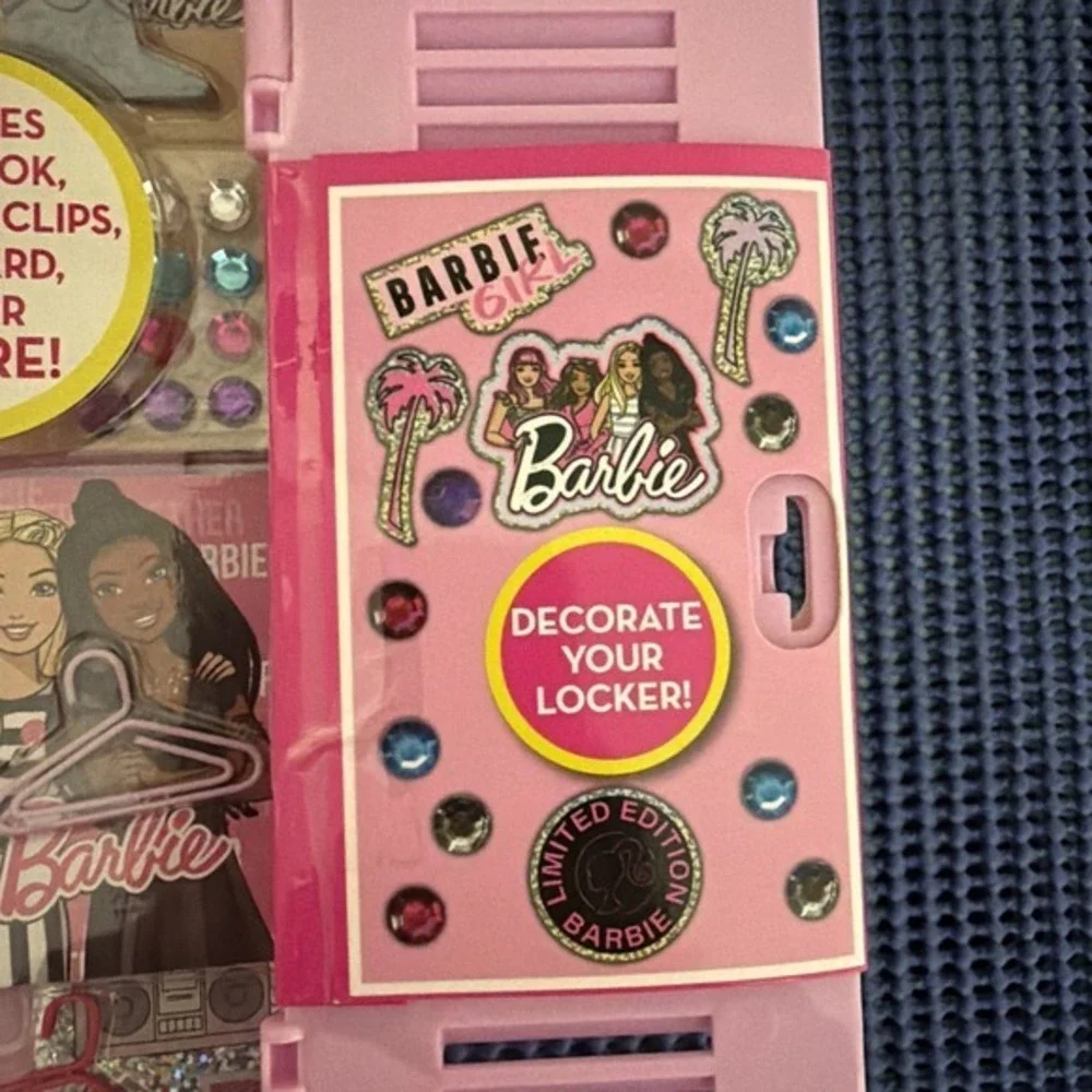Barbie Design Activity Locker‎ (Item #52906).   715